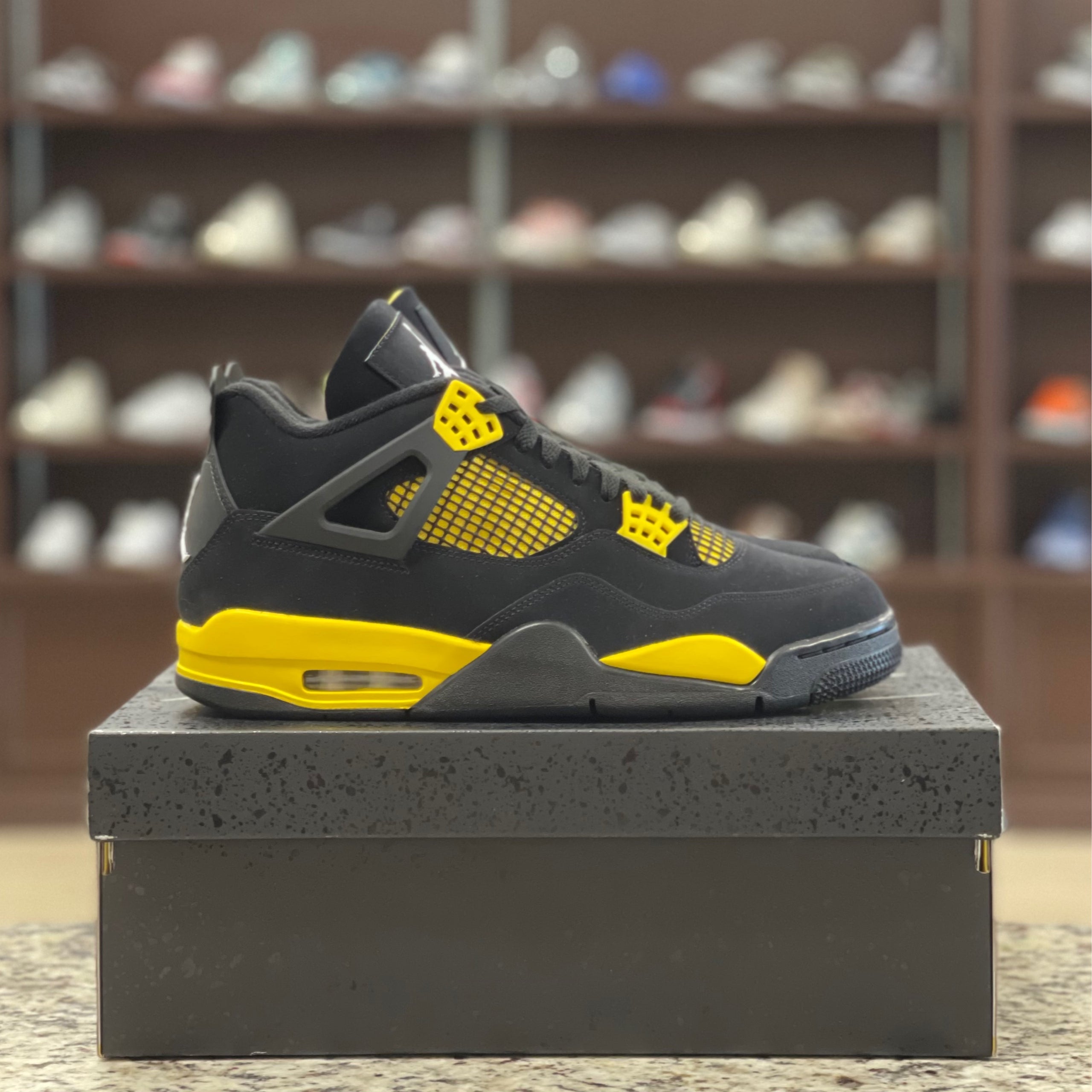 Jordan 4 Thunder size 10.5 The Heat Academy
